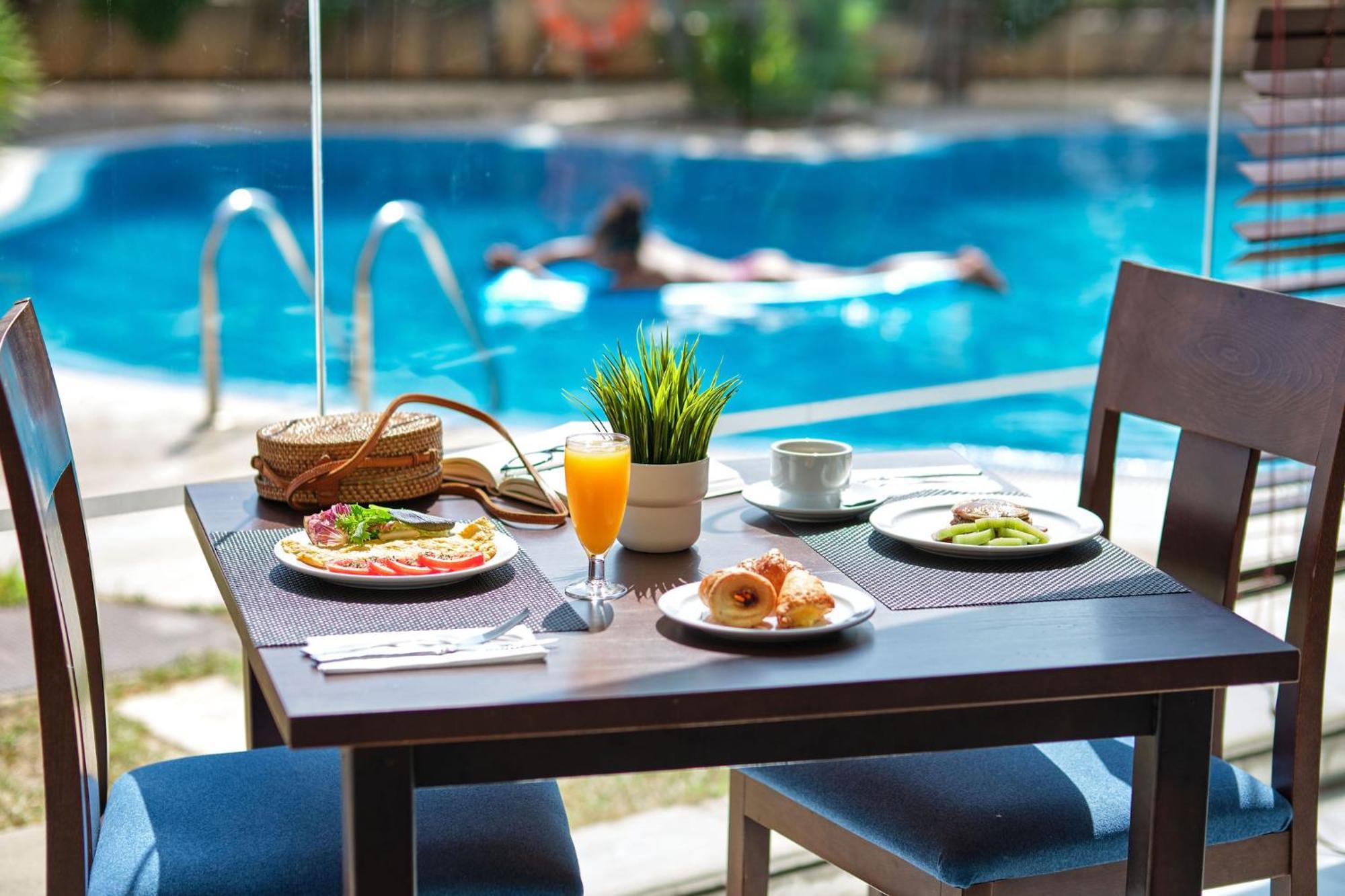 Hotel Illot Suites Кала-Ратхада Екстер'єр фото