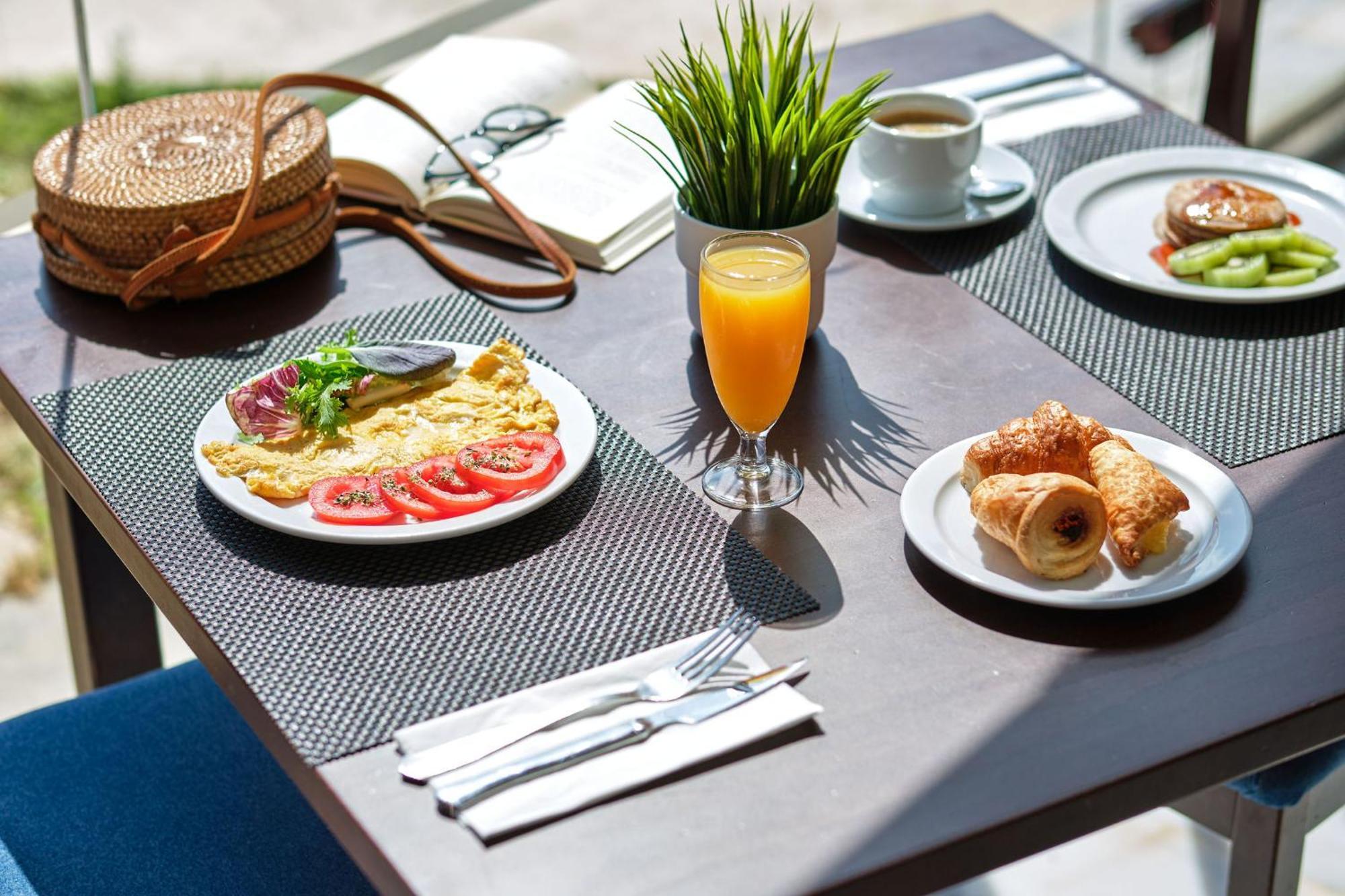 Hotel Illot Suites Кала-Ратхада Екстер'єр фото