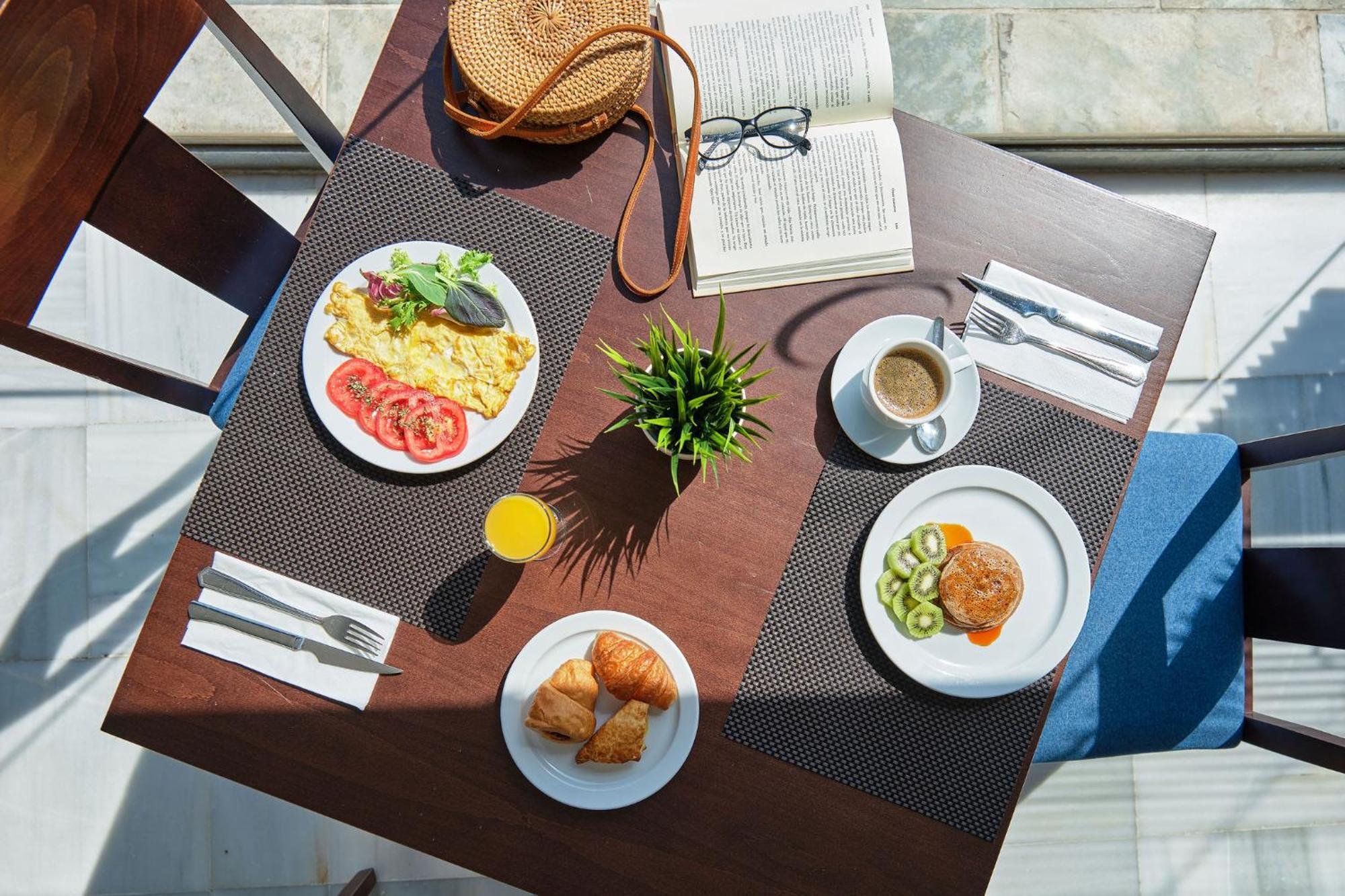Hotel Illot Suites Кала-Ратхада Екстер'єр фото