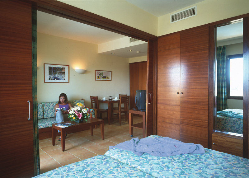 Hotel Illot Suites Кала-Ратхада Екстер'єр фото